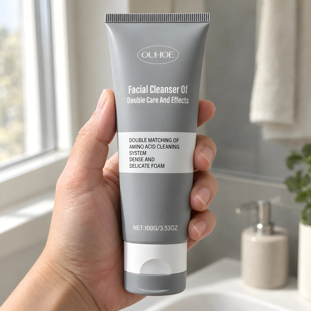 Gel Limpiador Facial de Arcilla – en la mano