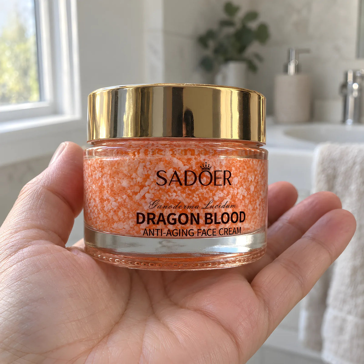 Crema Antiedad Sangre de Dragón · SADOER – en la mano
