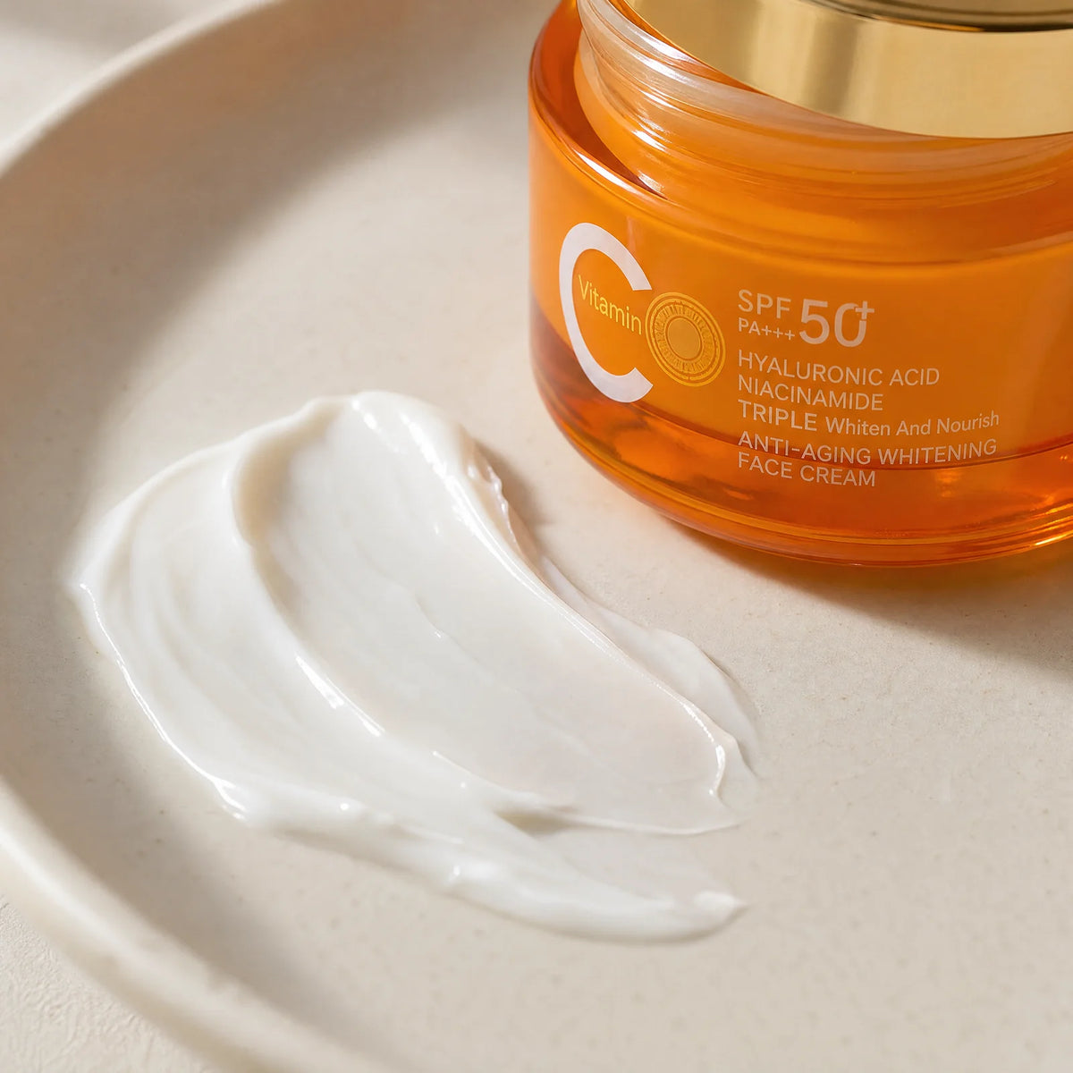 Crema Anti-Arrugas Niacinamida 2,2% + Ácido Hialurónico SPF 50 – textura en detalle