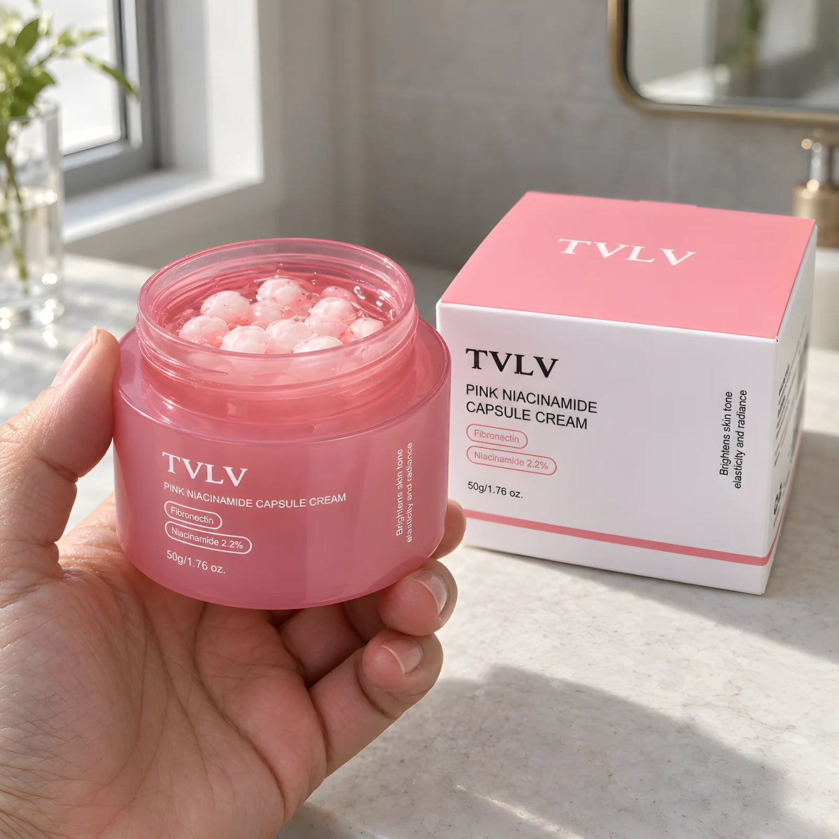 Crema Coreana de Cápsulas con Niacinamida 2% + Ácido Hialurónico – en la mano